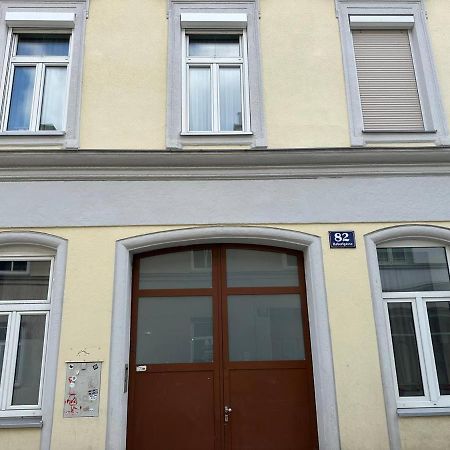Cozy 8-Person Home In Vienna Located At Haberlgasse 82 N1 Exterior foto