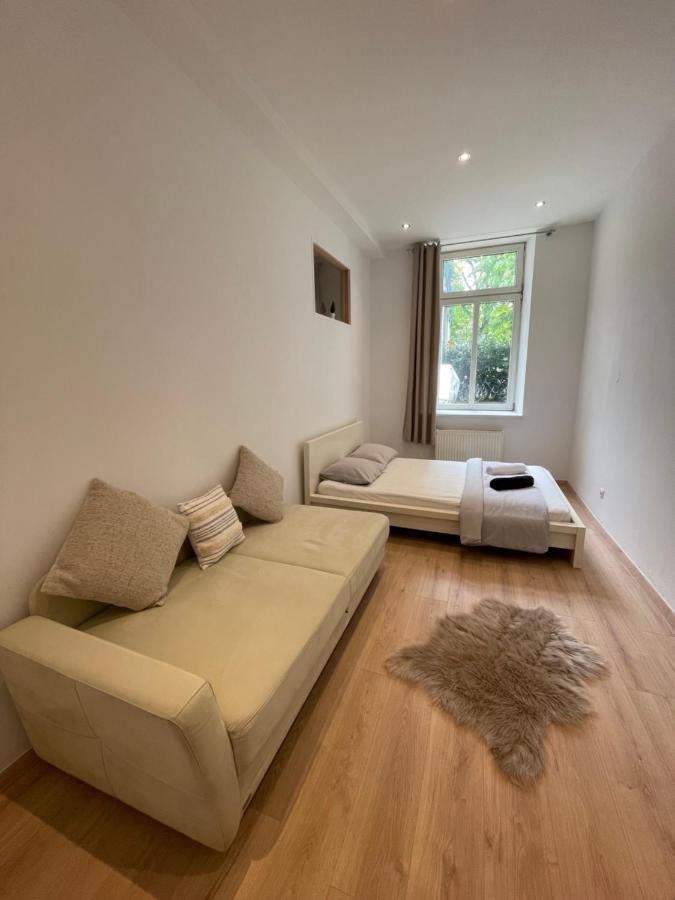 Cozy 8-Person Home In Vienna Located At Haberlgasse 82 N1 Exterior foto