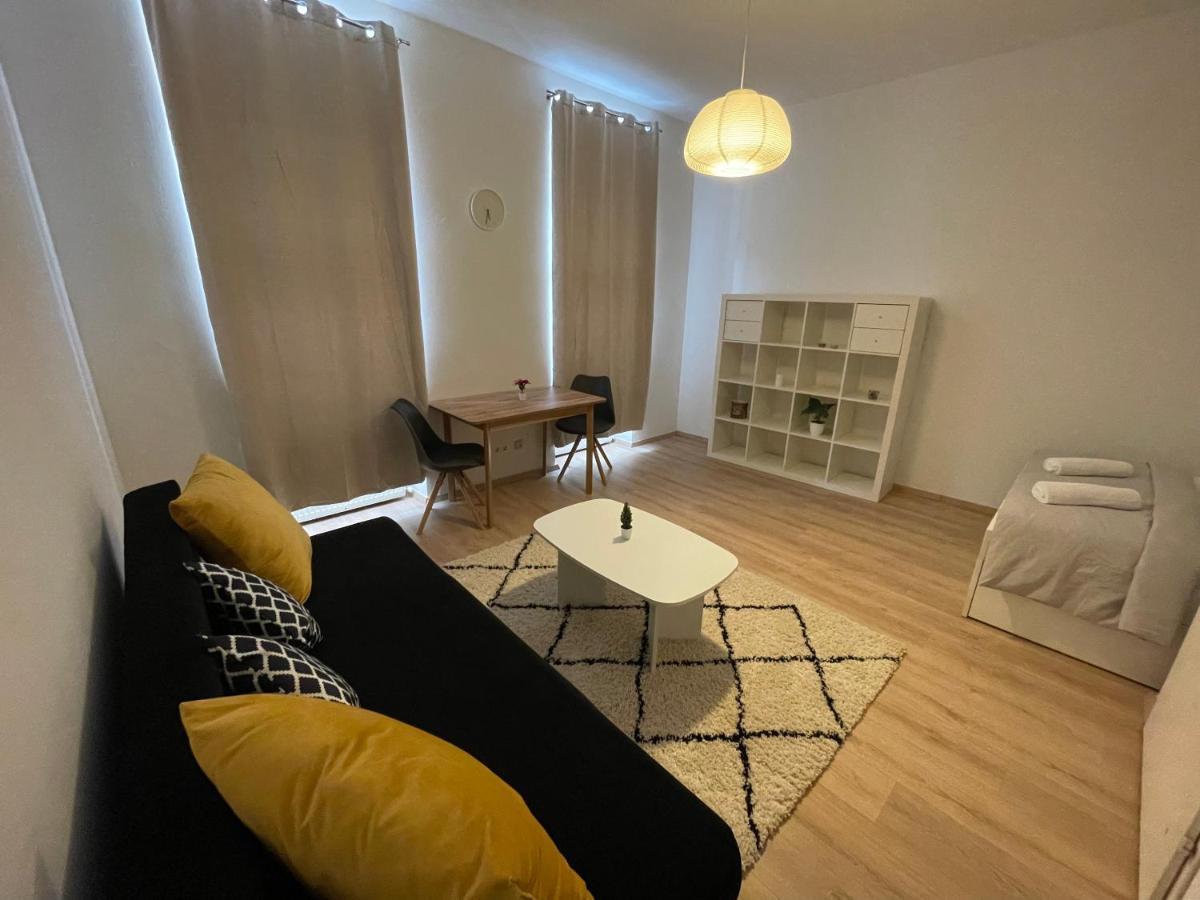 Cozy 8-Person Home In Vienna Located At Haberlgasse 82 N1 Exterior foto