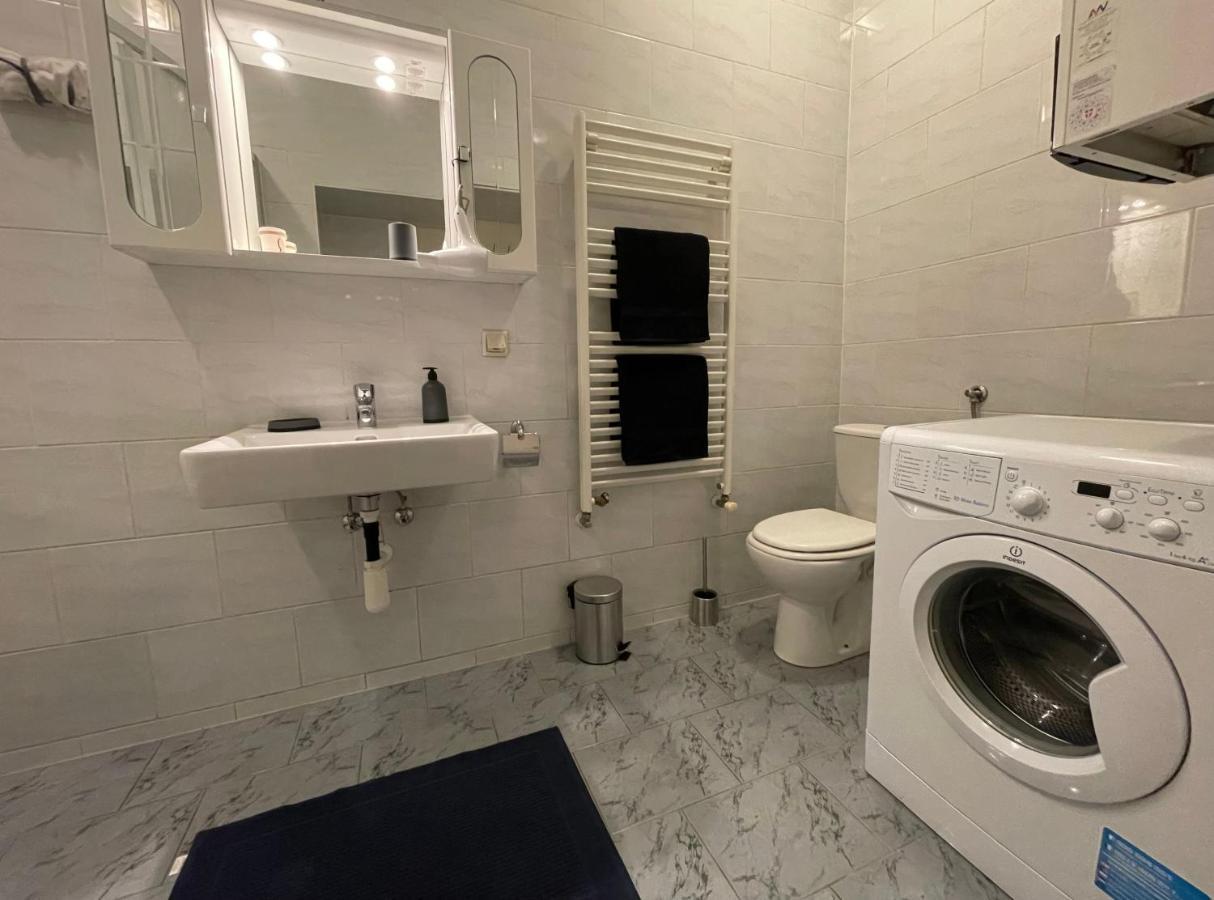 Cozy 8-Person Home In Vienna Located At Haberlgasse 82 N1 Exterior foto